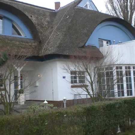 Helle Ferienwohnung Mit Balkon Gemutlich Unter Reet In Bevorzugter Lage 아파트 *