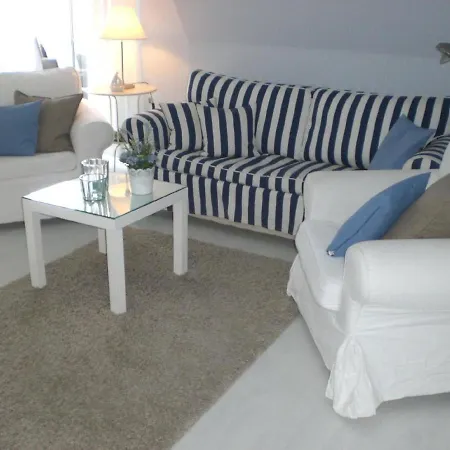 Helle Ferienwohnung Mit Balkon Gemutlich Unter Reet In Bevorzugter Lage 아파트 징스트