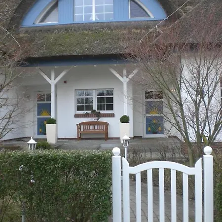 Helle Ferienwohnung Mit Balkon Gemutlich Unter Reet In Bevorzugter Lage 아파트 *