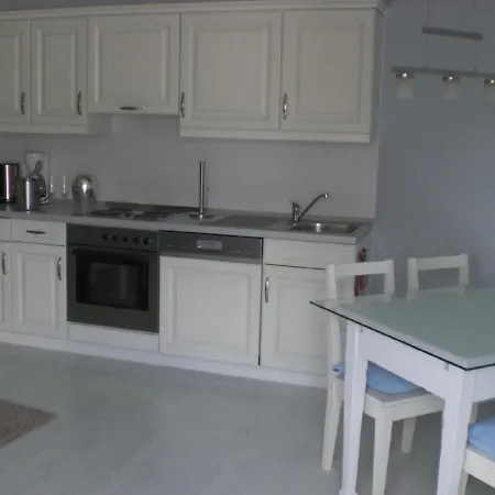 Helle Ferienwohnung Mit Balkon Gemutlich Unter Reet In Bevorzugter Lage *