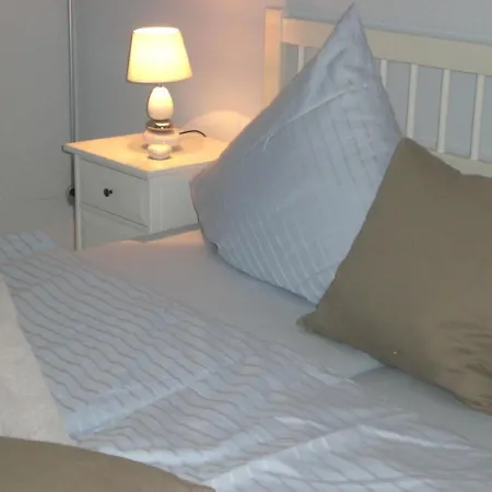 Helle Ferienwohnung Mit Balkon Gemutlich Unter Reet In Bevorzugter Lage 아파트