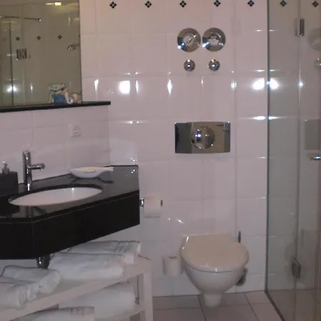 Helle Ferienwohnung Mit Balkon Gemutlich Unter Reet In Bevorzugter Lage 아파트 징스트