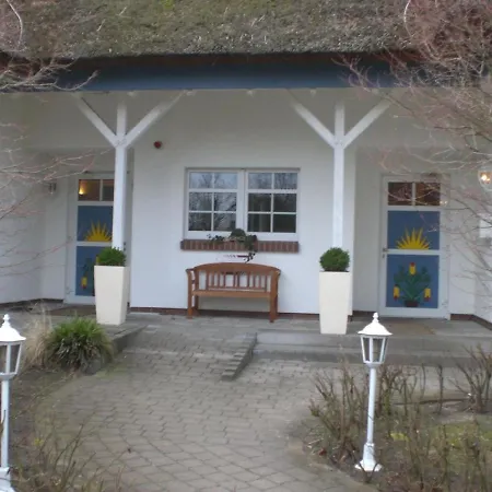 Helle Ferienwohnung Mit Balkon Gemutlich Unter Reet In Bevorzugter Lage
